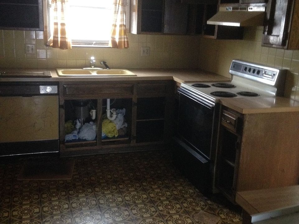2nd image of 132 S 3rd Ct