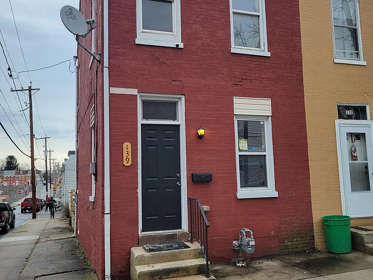 139 N Pine St — Photo 1