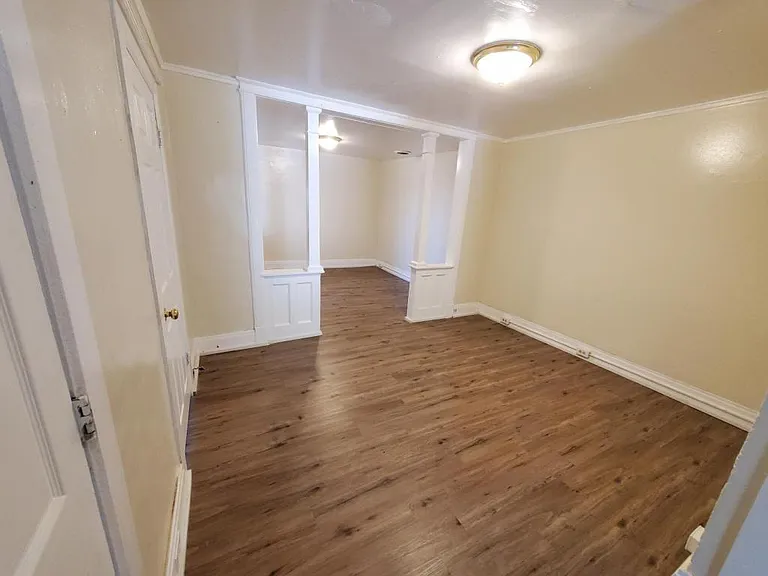 213-215 E Main St #3 — Photo 3