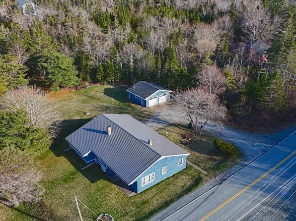 26 Terence Bay Rd, Whites Lake, NS B3T 1W4