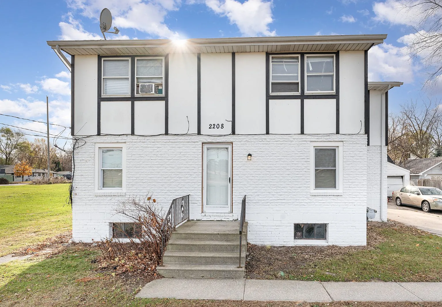 2 bed, 1.0 bath, 841 sqft, $1,100 — Photo 1