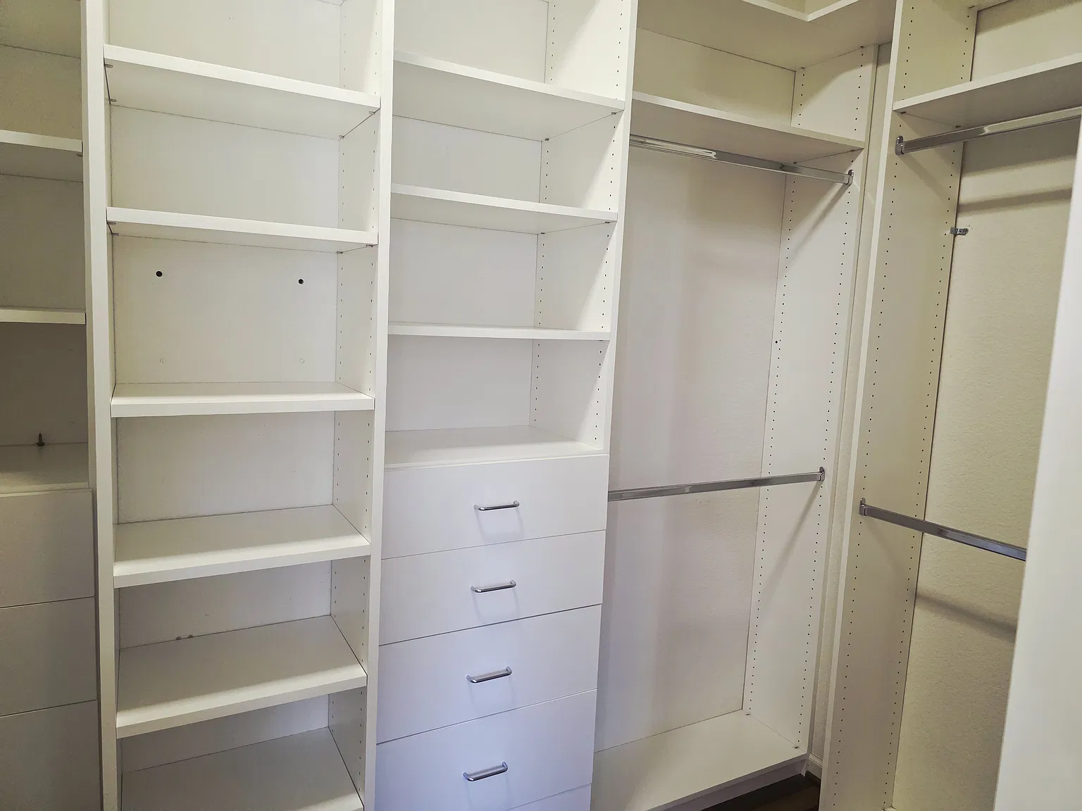 5 bed, 3010 sqft, $5,950 — Photo 4