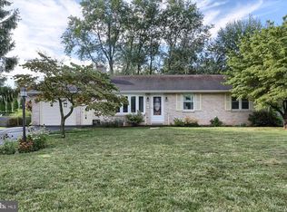 17 E Countryside Dr, Boiling Springs, PA 17007