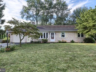17 E Countryside Dr, Boiling Springs, PA, 17007