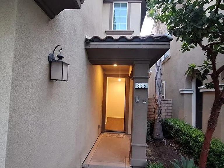 825 Parisa Pl — Photo 2
