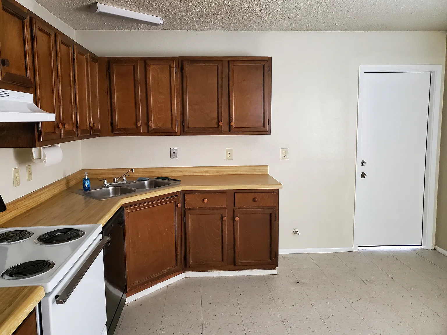 3 bed, 1028 sqft, $1,480 — Photo 3