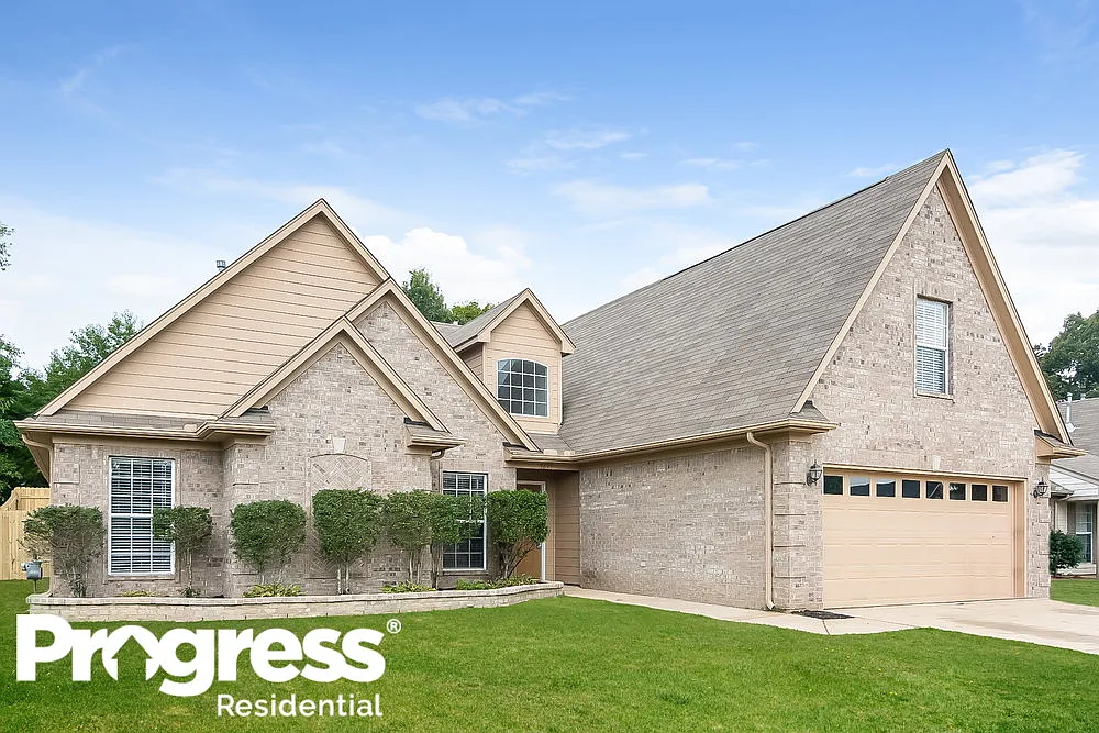 4 bed, 2.0 bath, 2077 sqft, $2,240 — Photo 1