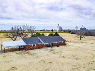 1018 S Main St, Custer City, OK 73639