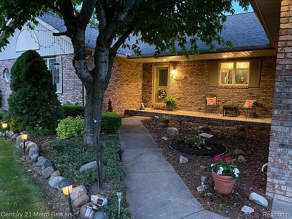 3rd image of 5464 N Seymour Rd