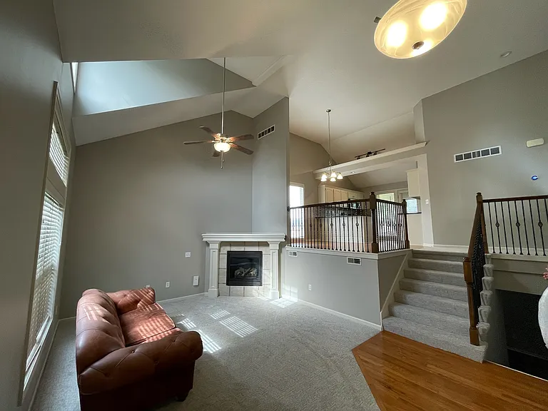 12213 Bennington Ave — Photo 3