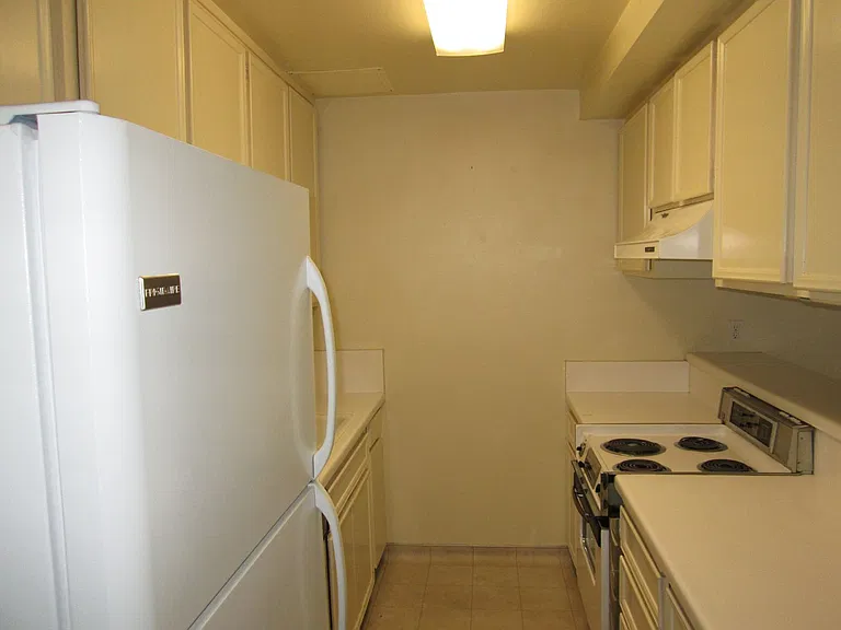 570 Peach St #32 — Photo 7