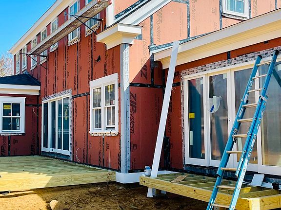 4th image of 7 Marthas Way