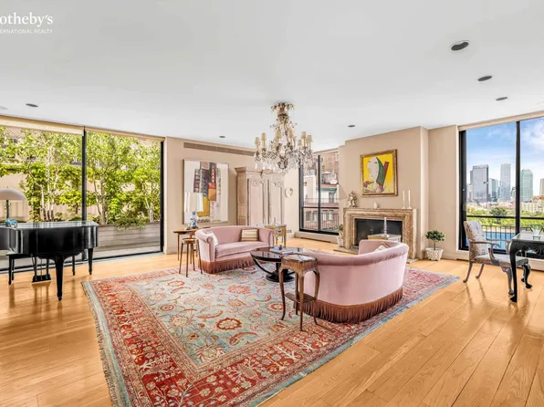 30 Beekman Place PENTHOUSE image 1 of 14