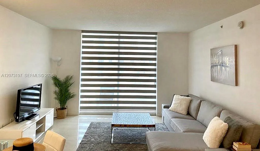 Venture At Aventura West — Photo 4
