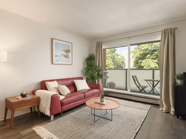 570 E 8th Ave #306, Vancouver, BC V5T 1S8