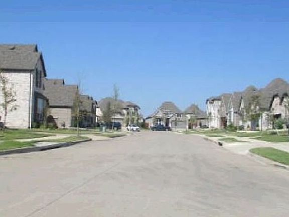 Exterior Neighborhood (street photo)