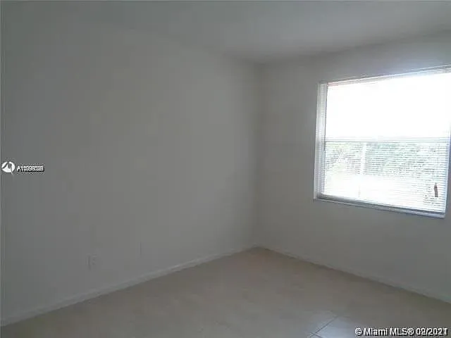 4347 NW 69th Ter — Photo 12