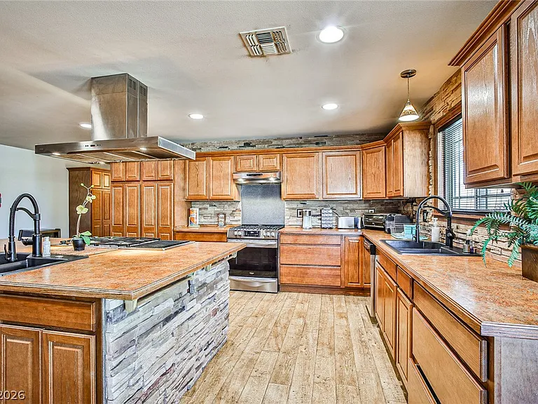 4674 Saddle Pl — Photo 7