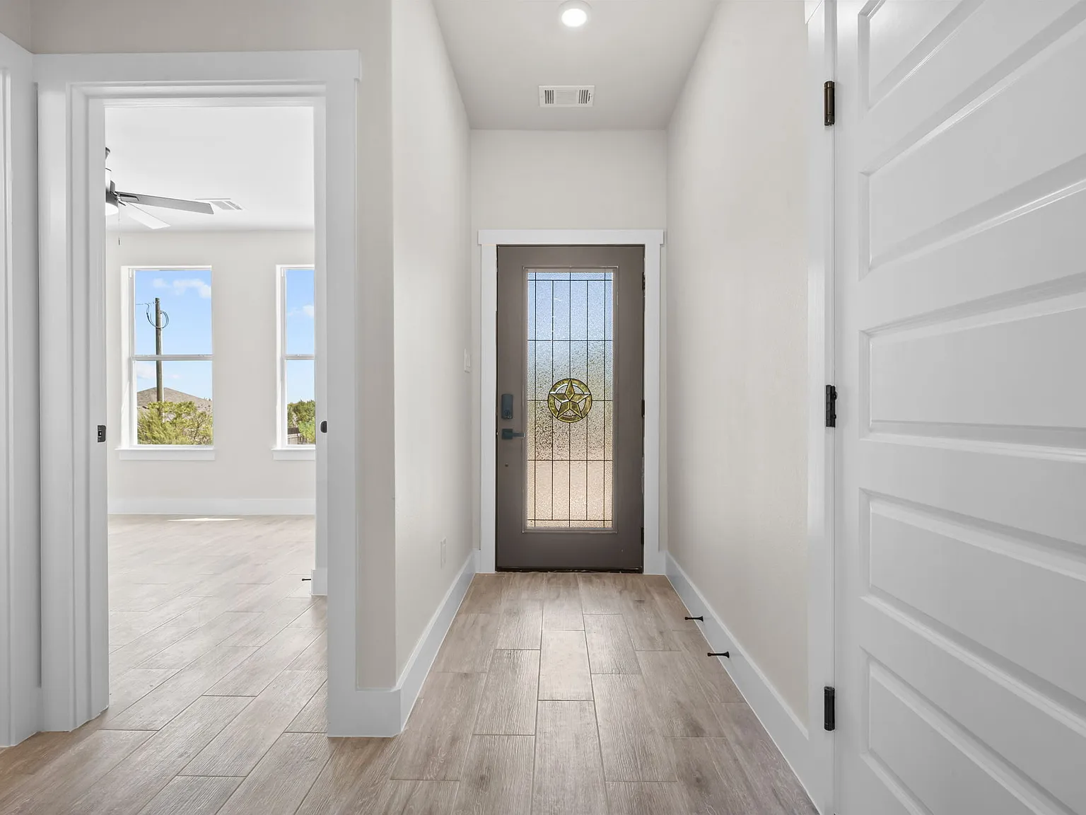 3 bed, 1490 sqft, $2,000 — Photo 3