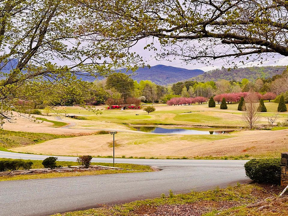 Dining Room has two sets of double doors. One onto living room and one onto kitchen.