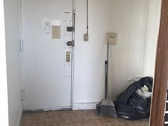 3rd image of 1025 Leggett Ave APT 2D