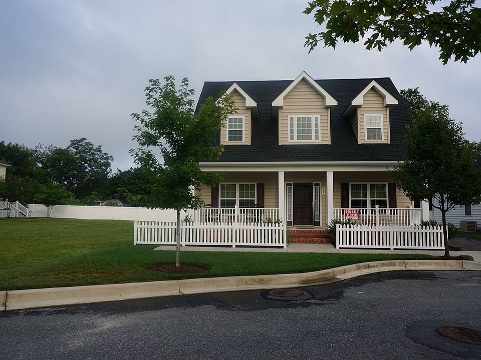 1st image of 303 Carlton Dr
