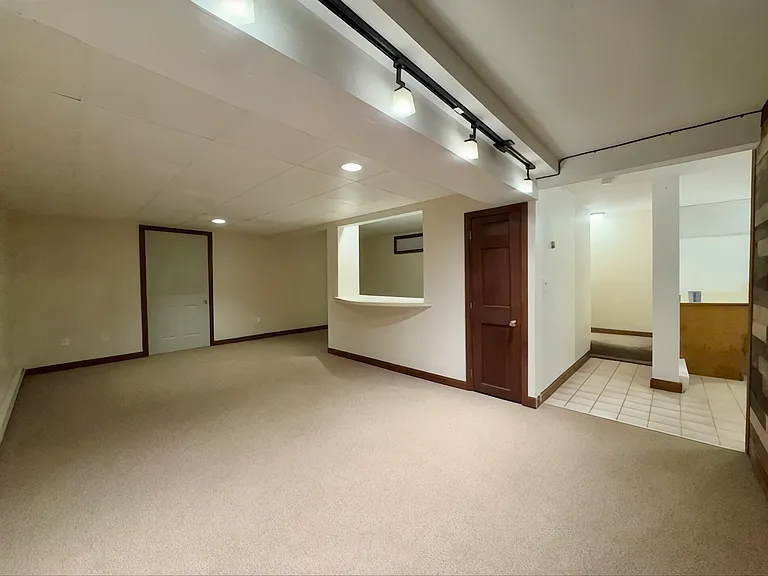 15 Burghardt St — Photo 12