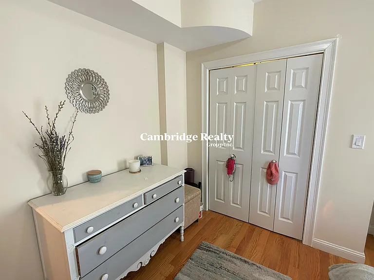 537 Main St #2T — Photo 5