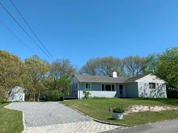 https://photos.zillowstatic.com/fp/15708620858df0d91cc40c43df0657dd-p_e.webp