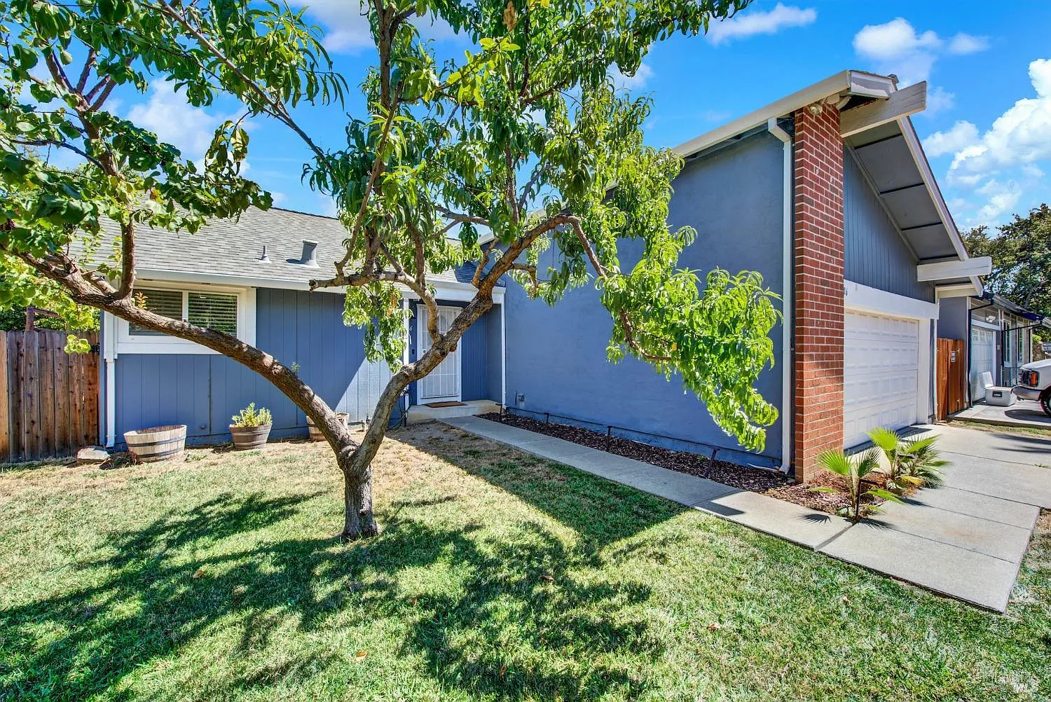 106 Longview Drive photo 1