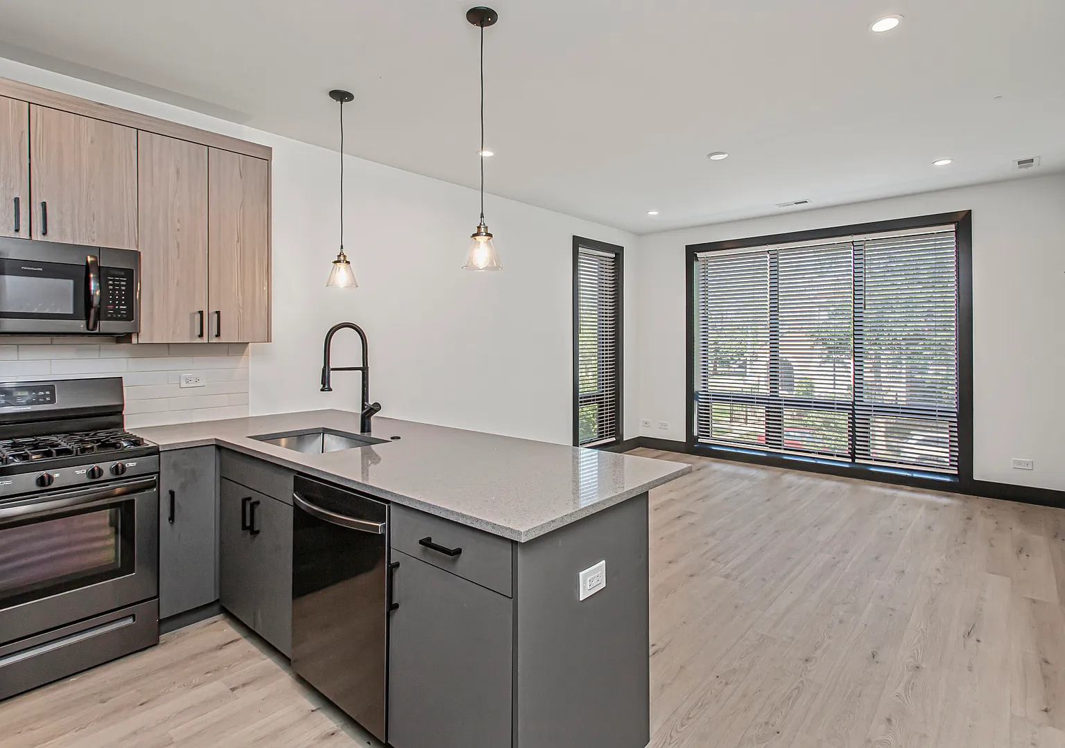6500 S Ingleside Ave — Photo 4