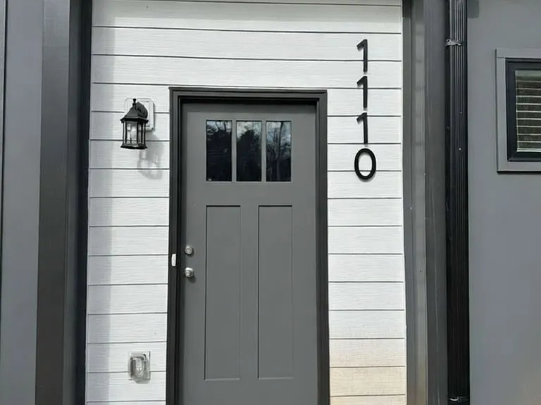 1110 Ivan Dr — Photo 2