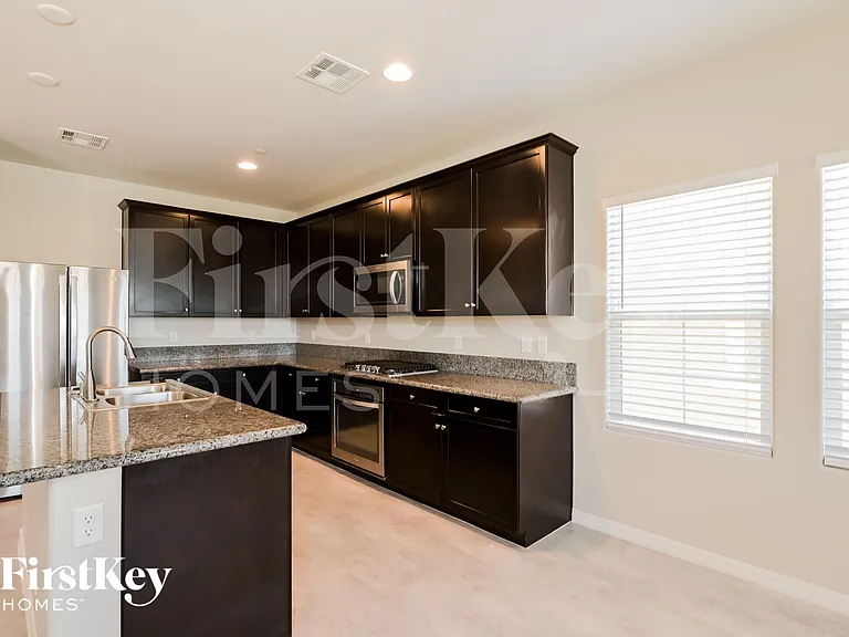 838 N Water St — Photo 8