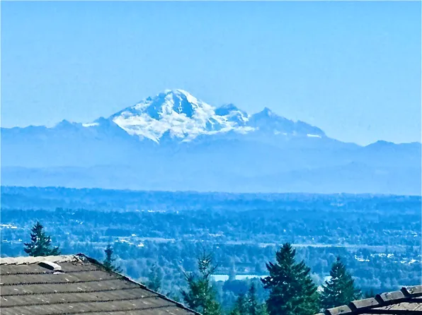 3035 Maplewood Ct, Coquitlam, BC V3E 3P3