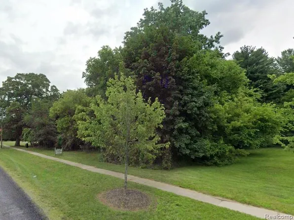 600 N 4th St, Chesaning, MI 48616