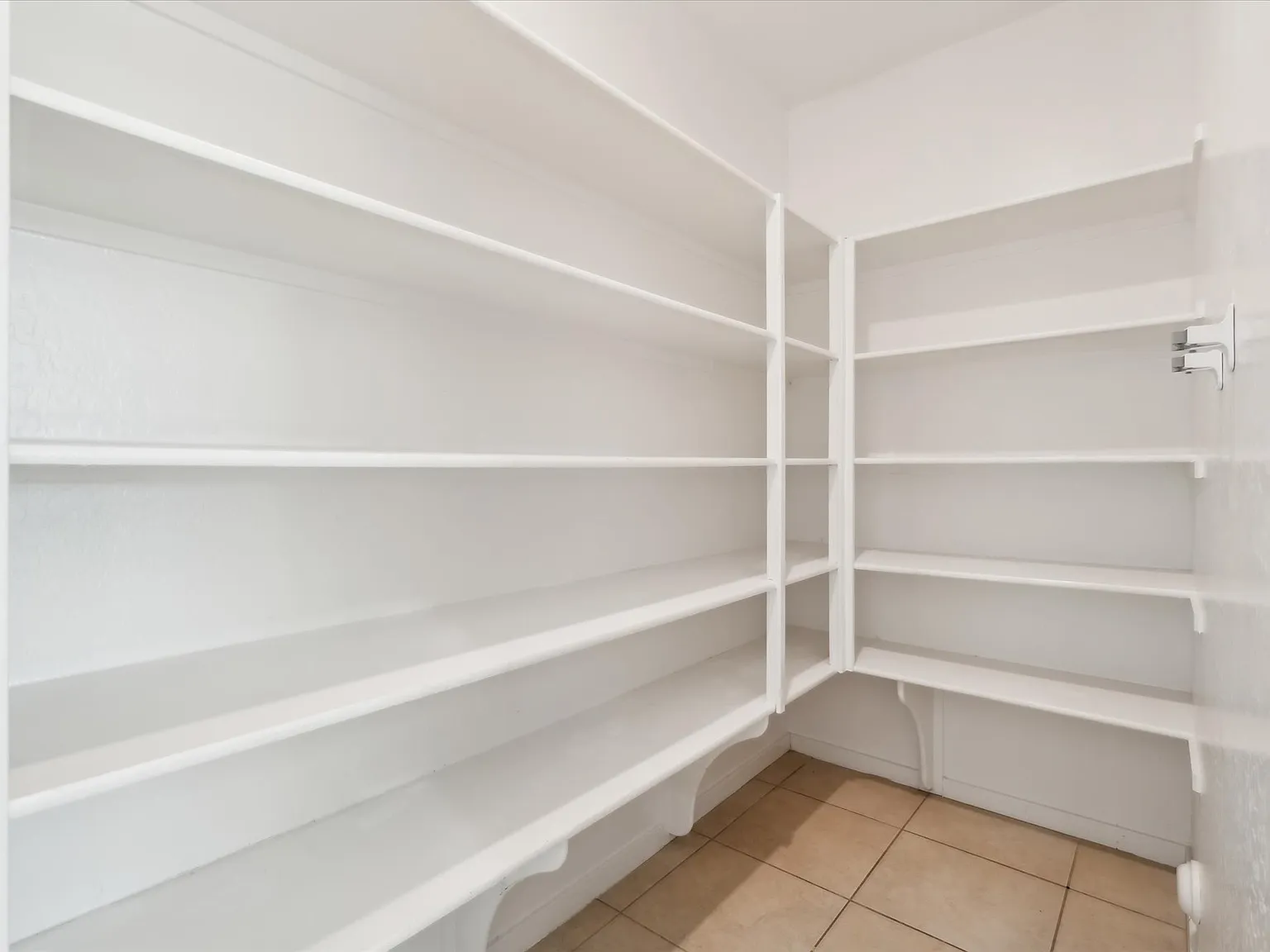 5 bed, 3390 sqft, $3,000 — Photo 3