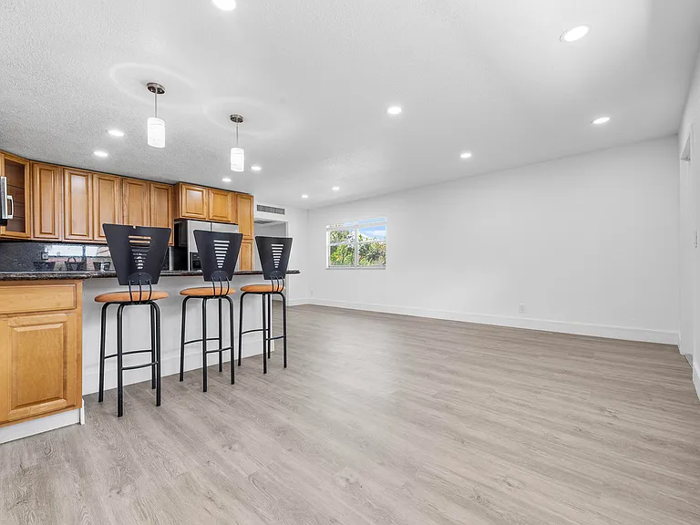 154 Seville Ln #G — Photo 10
