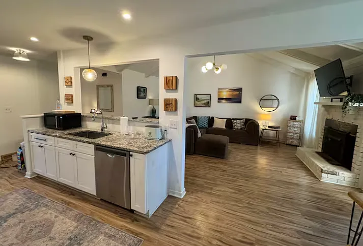 4 bed, 1584 sqft, $4,200 — Photo 4