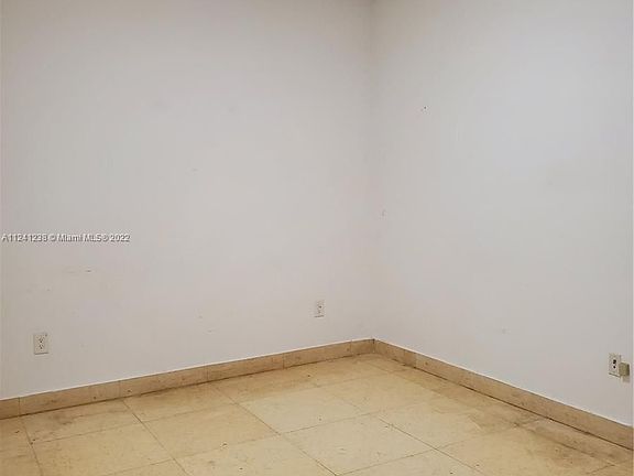 5th image of 3340 NE 190th St APT 809