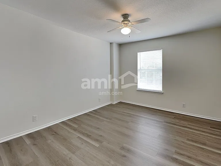 455 Dolly Dr — Photo 12