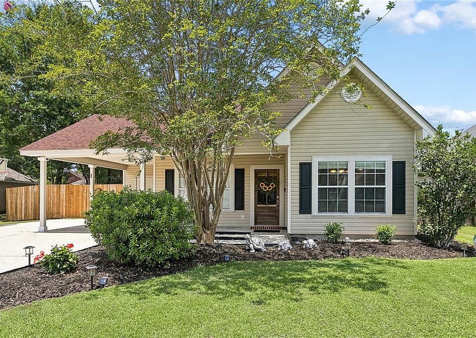 1st image of 44163 Wedgewood Ct