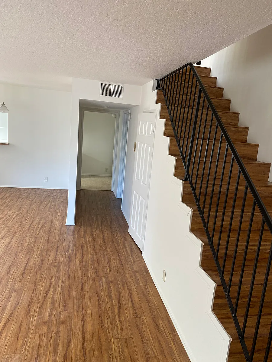 Building Photo - 13514 Burbank Blvd #1