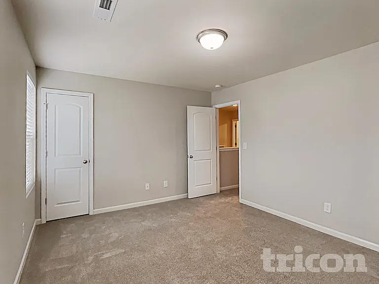 135 Coddington Ln — Photo 15