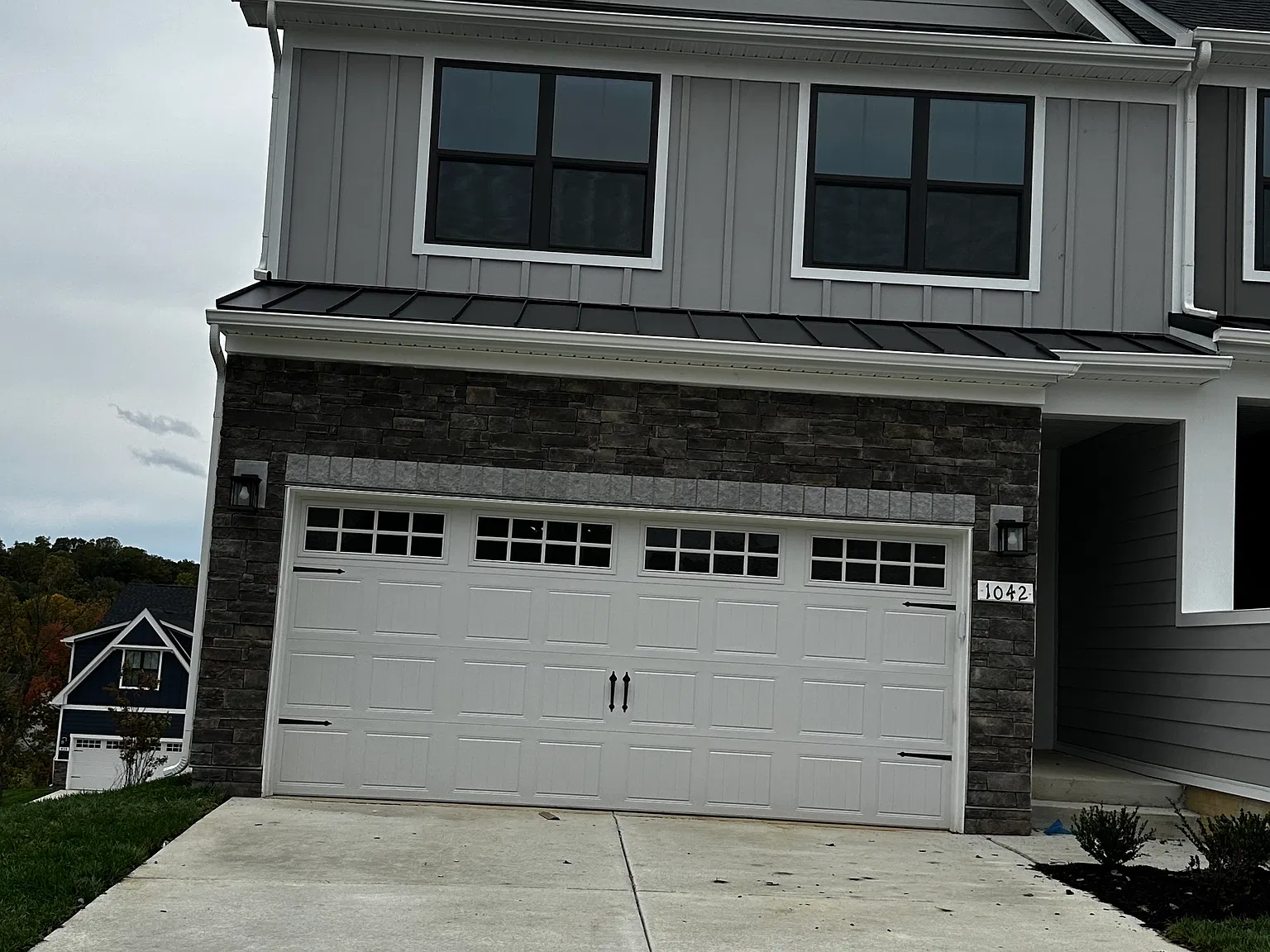 4 bed, 3.5 bath, 2734 sqft, $4,000 — Photo 2