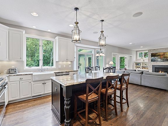 4th image of 17641 Hyde Park Ave