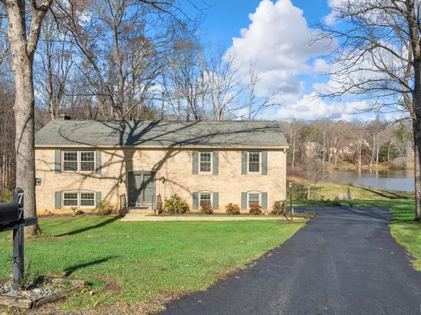 77 Lake Forest Pl, Lynchburg, VA 24502