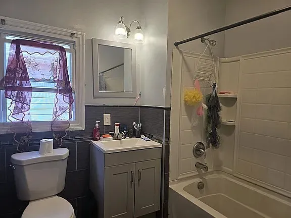 3 bed, $2,250 — Photo 4