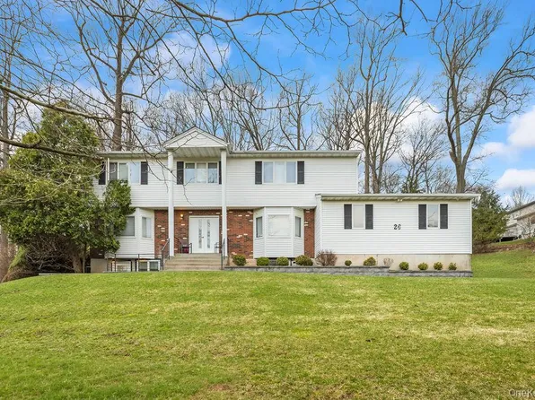 20 Algonquin Circle, Airmont, NY 10952