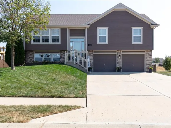 10305 N Lawn Ave, Kansas City, MO 64156
