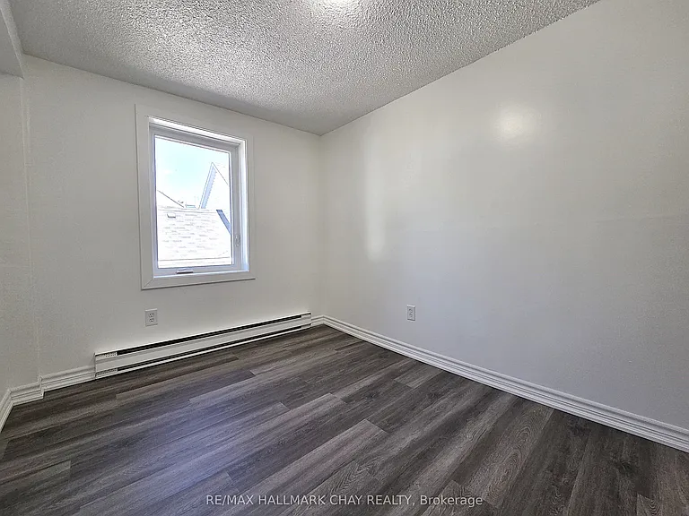 58 Queen St W #4 — Photo 7